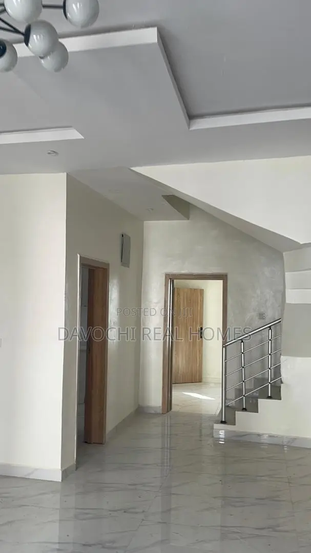 4bdrm Duplex in Ikota for sale