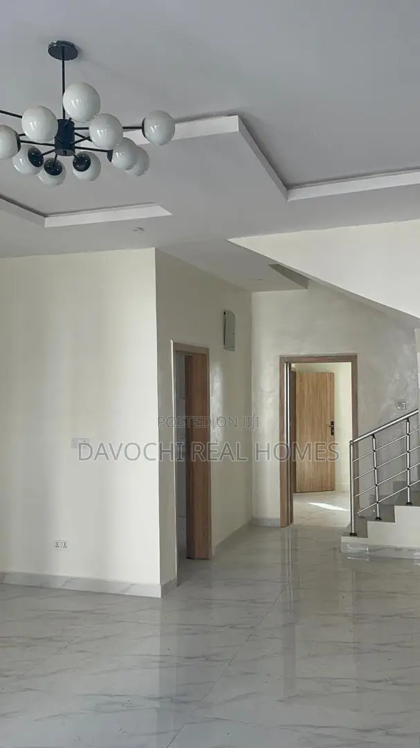 4bdrm Duplex in Ikota for sale