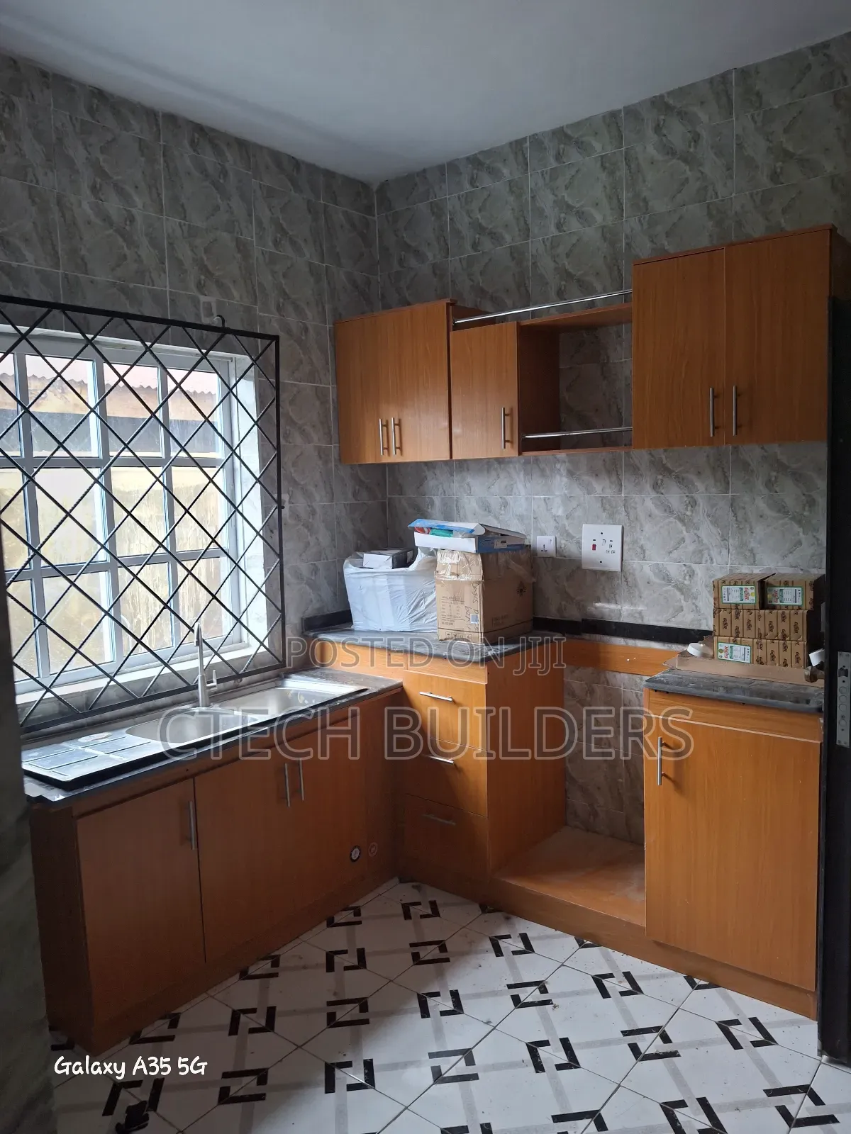 3bdrm Block of Flats in Benin City for rent