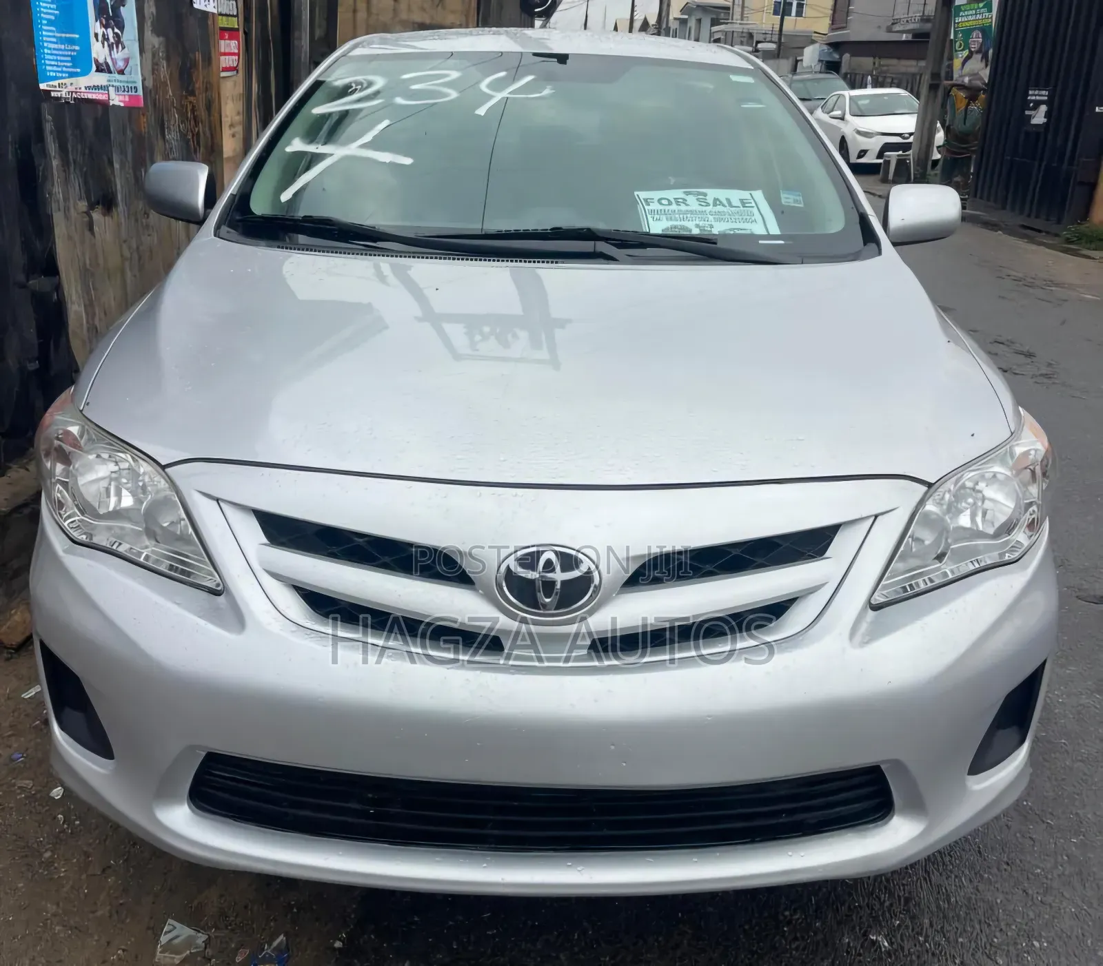 Toyota Corolla LE 4dr Sedan (1.8L 4cyl 4A) 2012 Silver