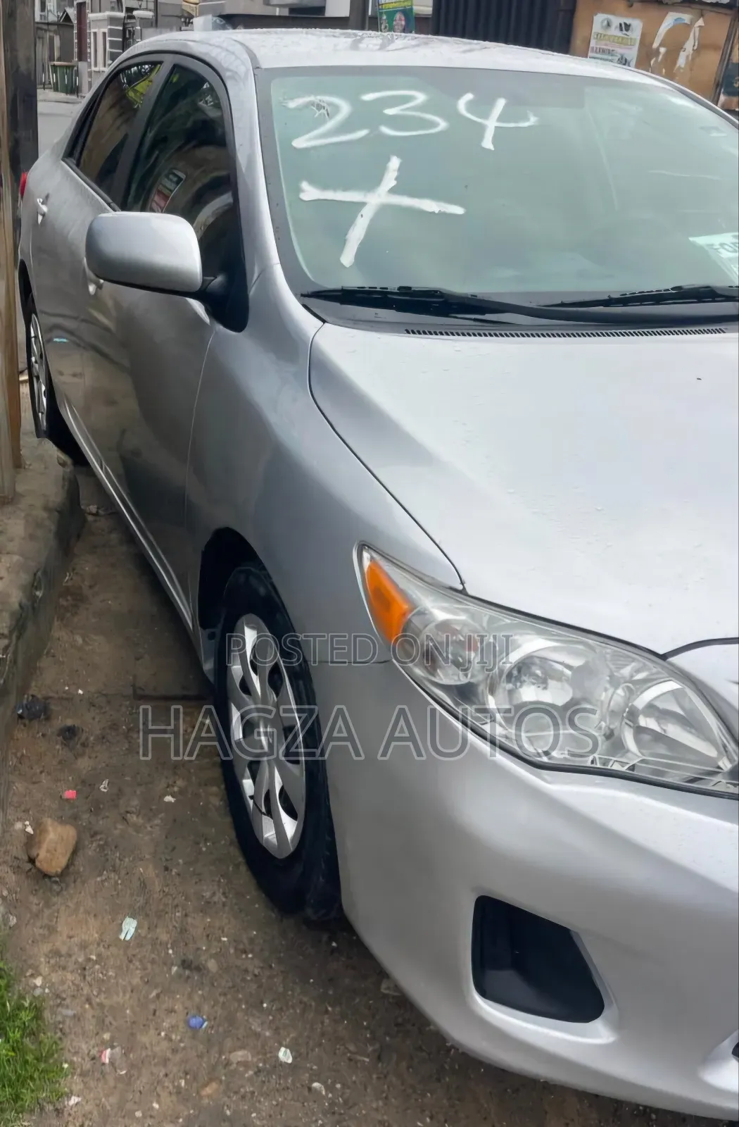 Toyota Corolla LE 4dr Sedan (1.8L 4cyl 4A) 2012 Silver