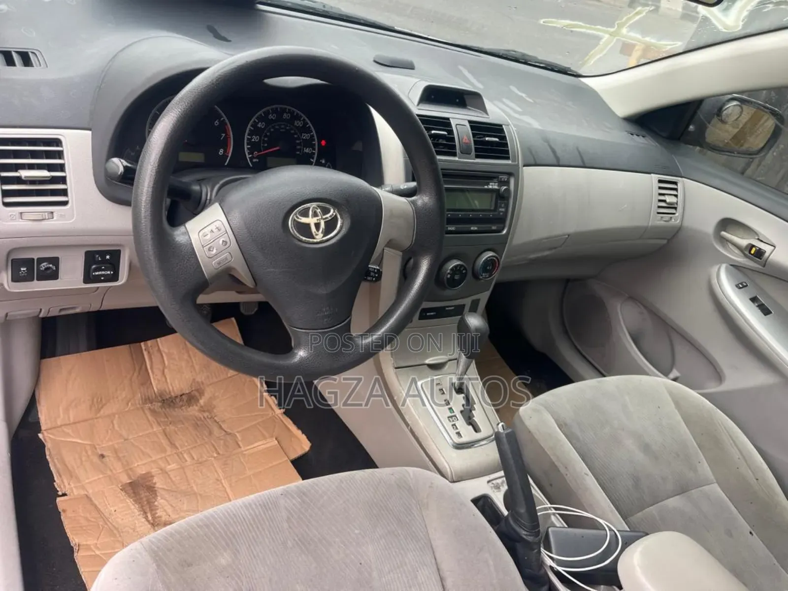 Toyota Corolla LE 4dr Sedan (1.8L 4cyl 4A) 2012 Silver