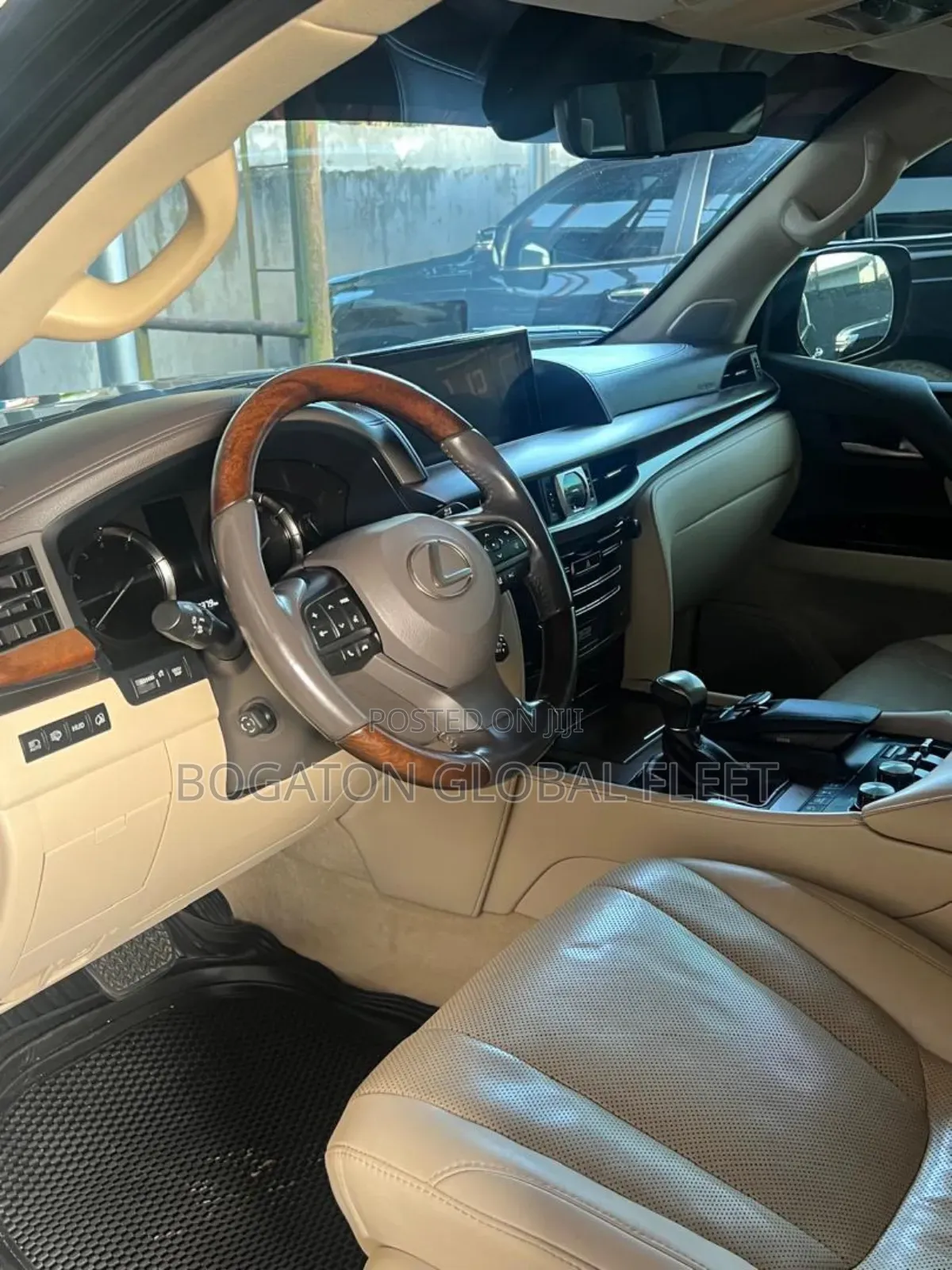 Lexus Lx570 for Rent (Black)
