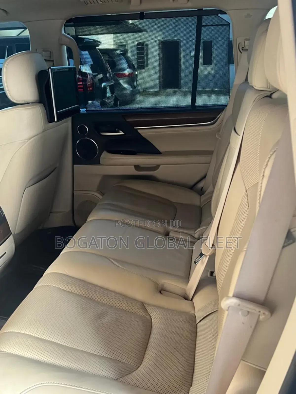 Lexus Lx570 for Rent (Black)