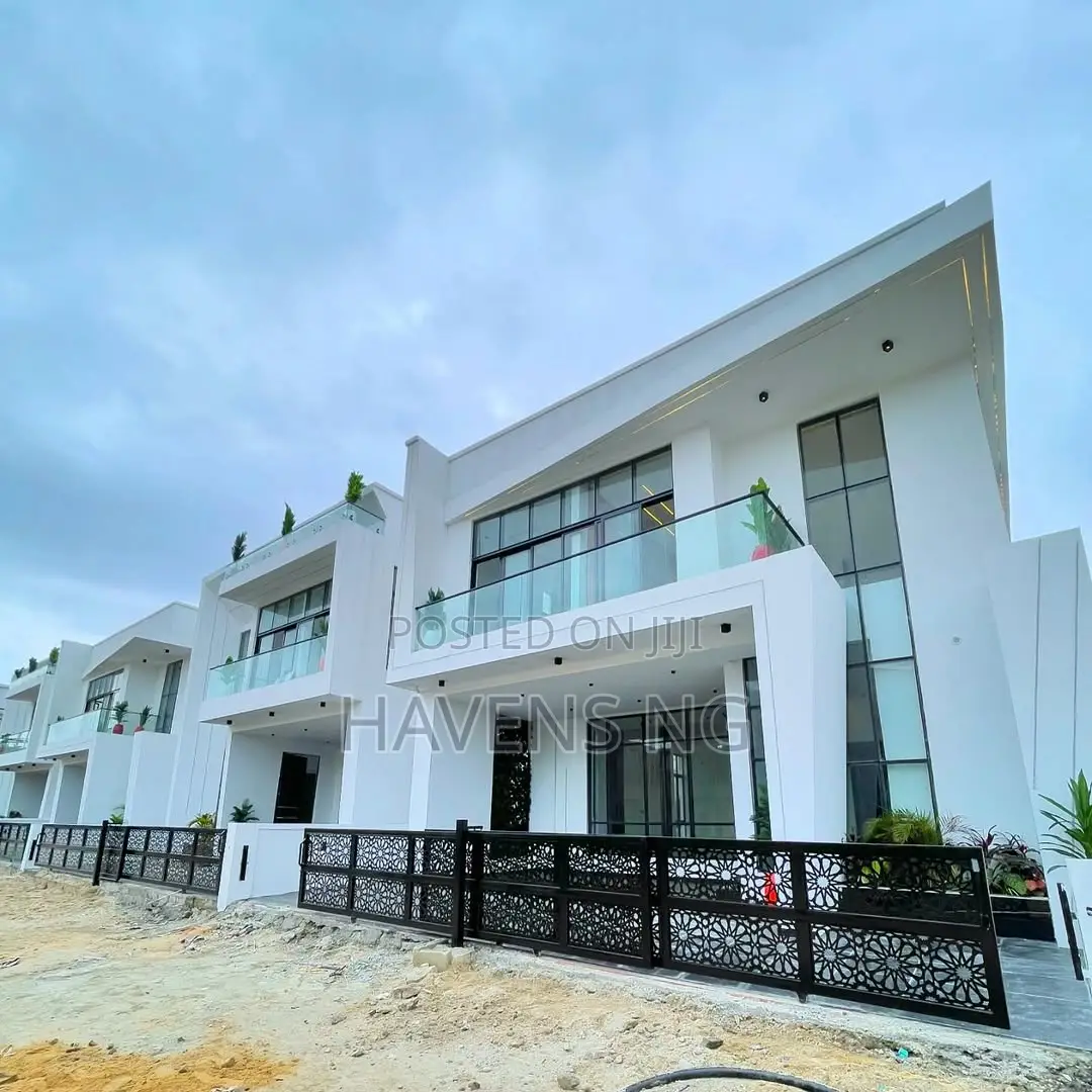 5bdrm Duplex in Lekki Phase 2 for sale
