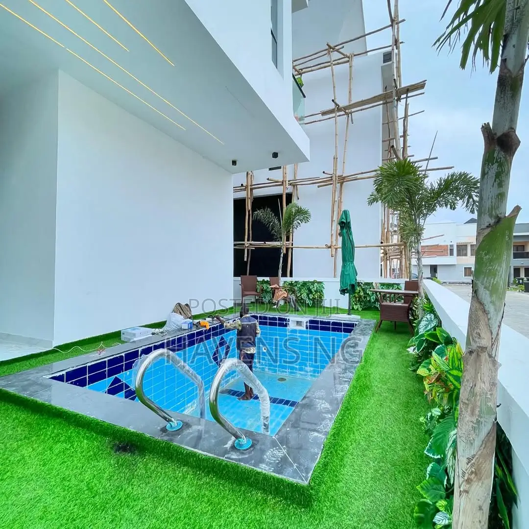 5bdrm Duplex in Lekki Phase 2 for sale