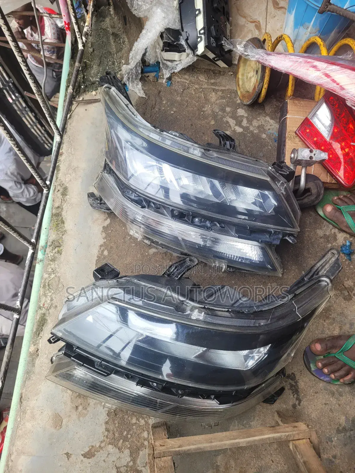 Headlight Avanza 2019