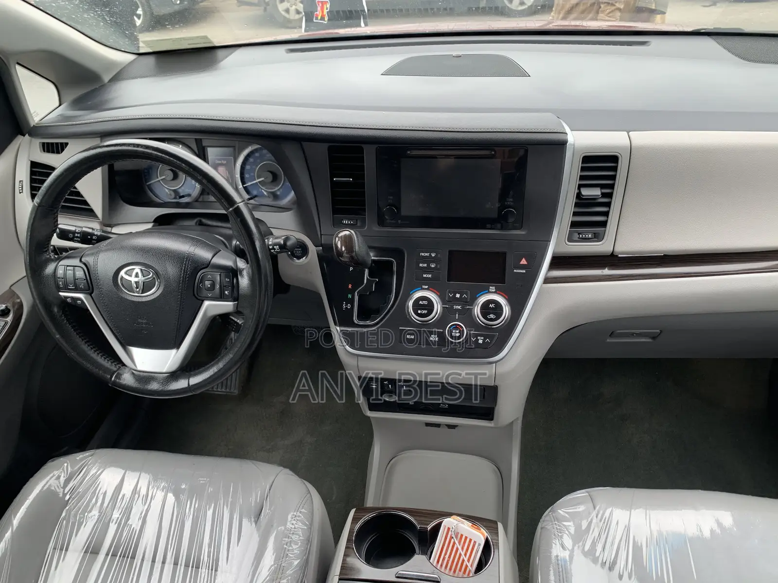 Toyota Sienna 2016 Red