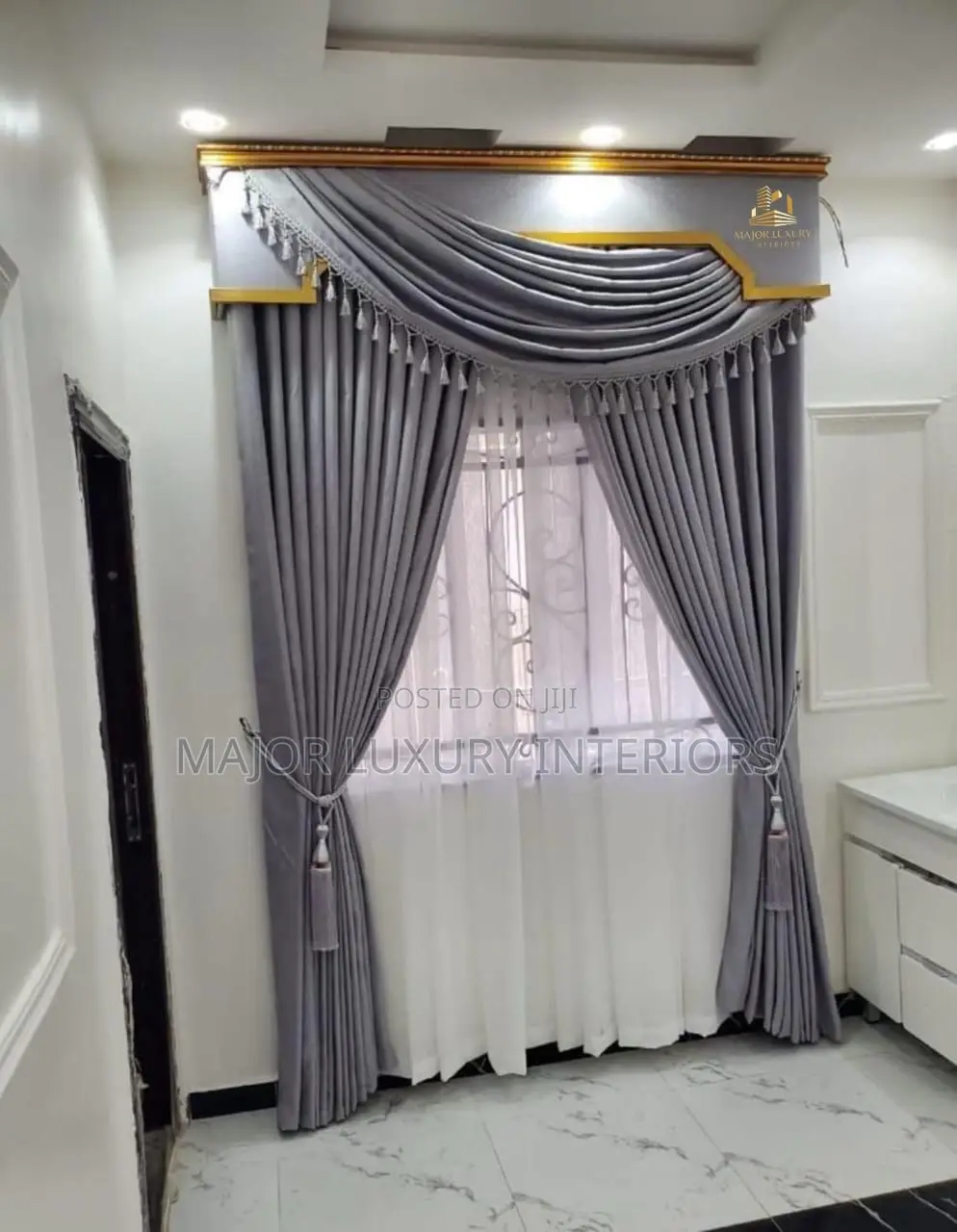 Quality Curtains With Board Design