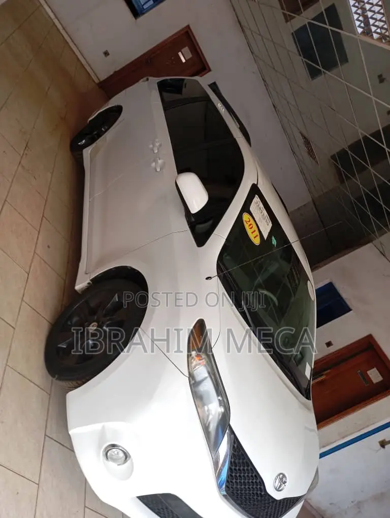 Toyota Sienna SE 8 Passenger 2011 White