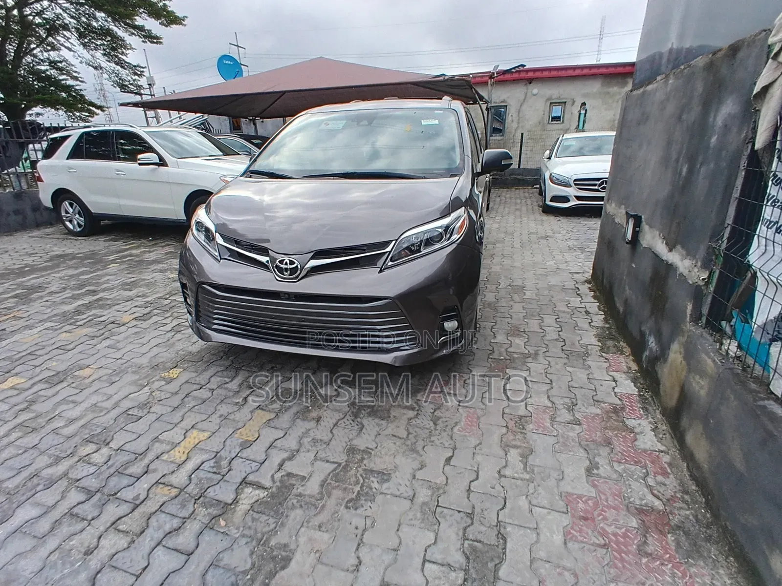 Toyota Sienna Limited AWD 2019 Gray