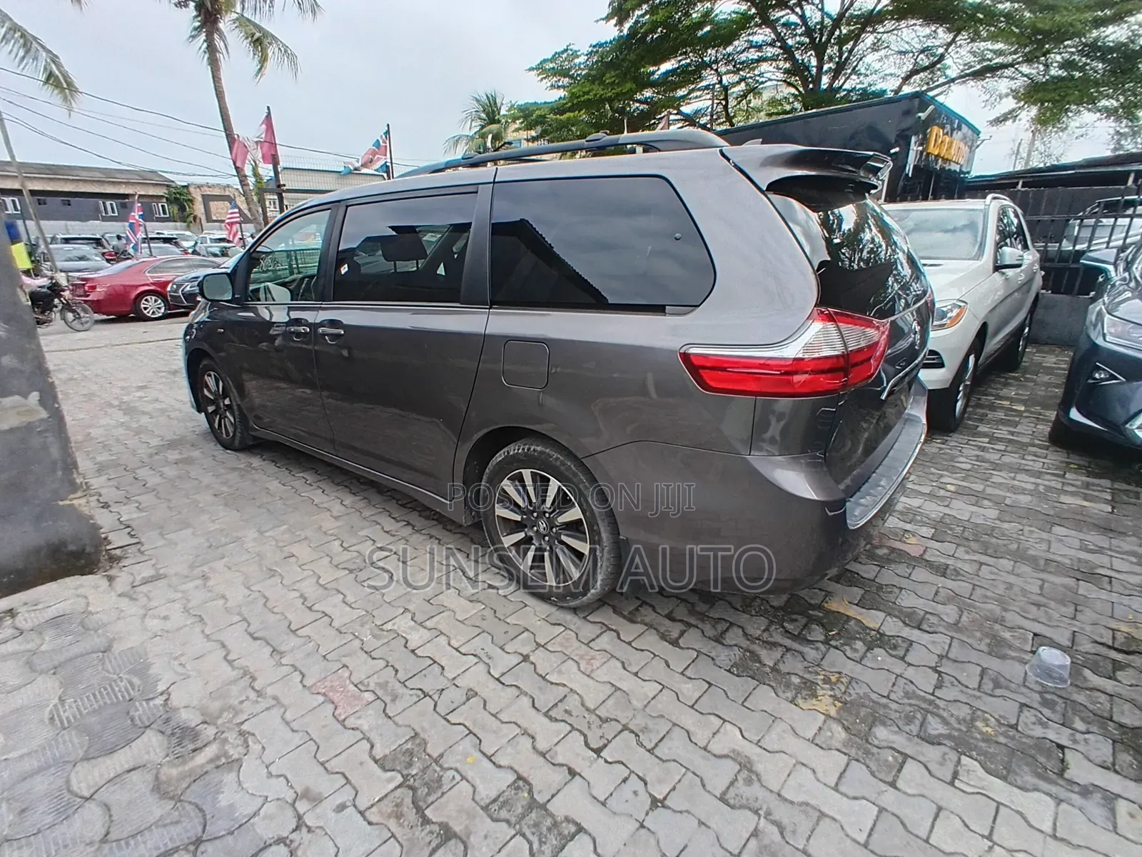 Toyota Sienna Limited AWD 2019 Gray