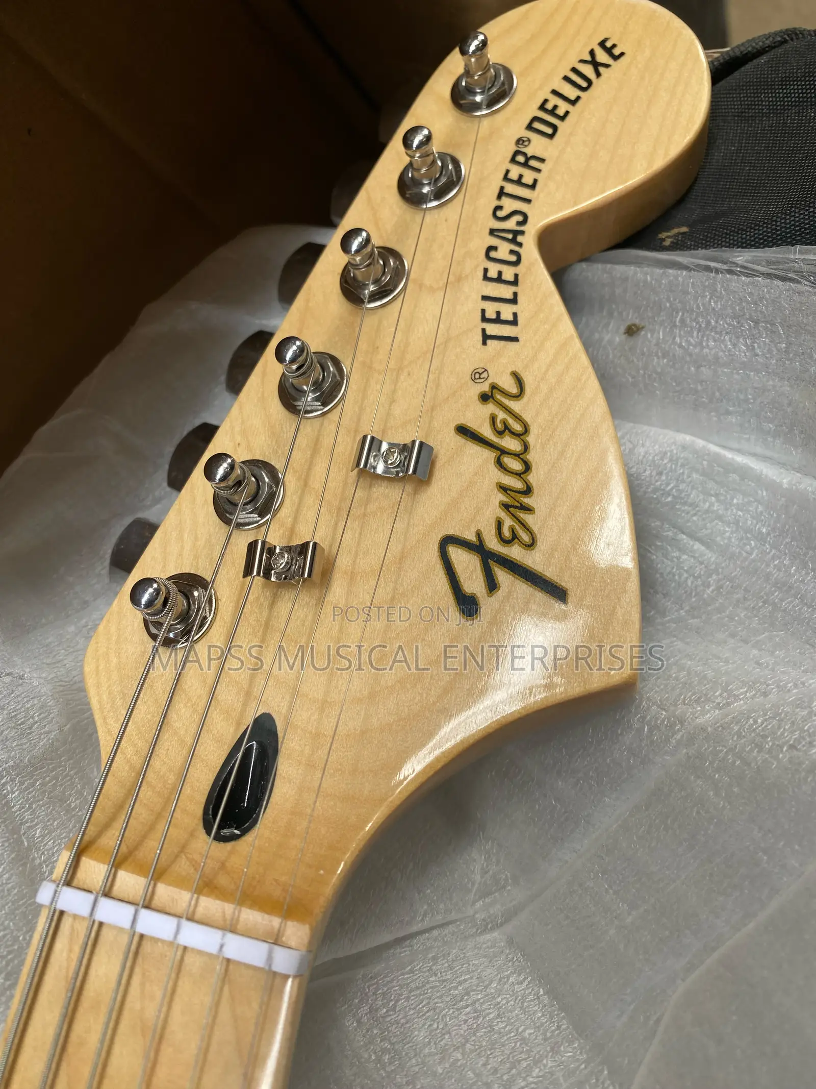 Fender Classic Series '72 Telecaster Deluxe Guitar