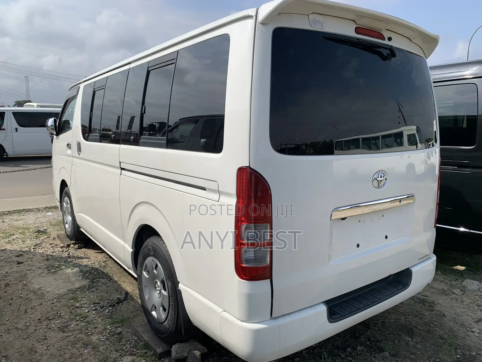 Toyota HiAce 2007 White