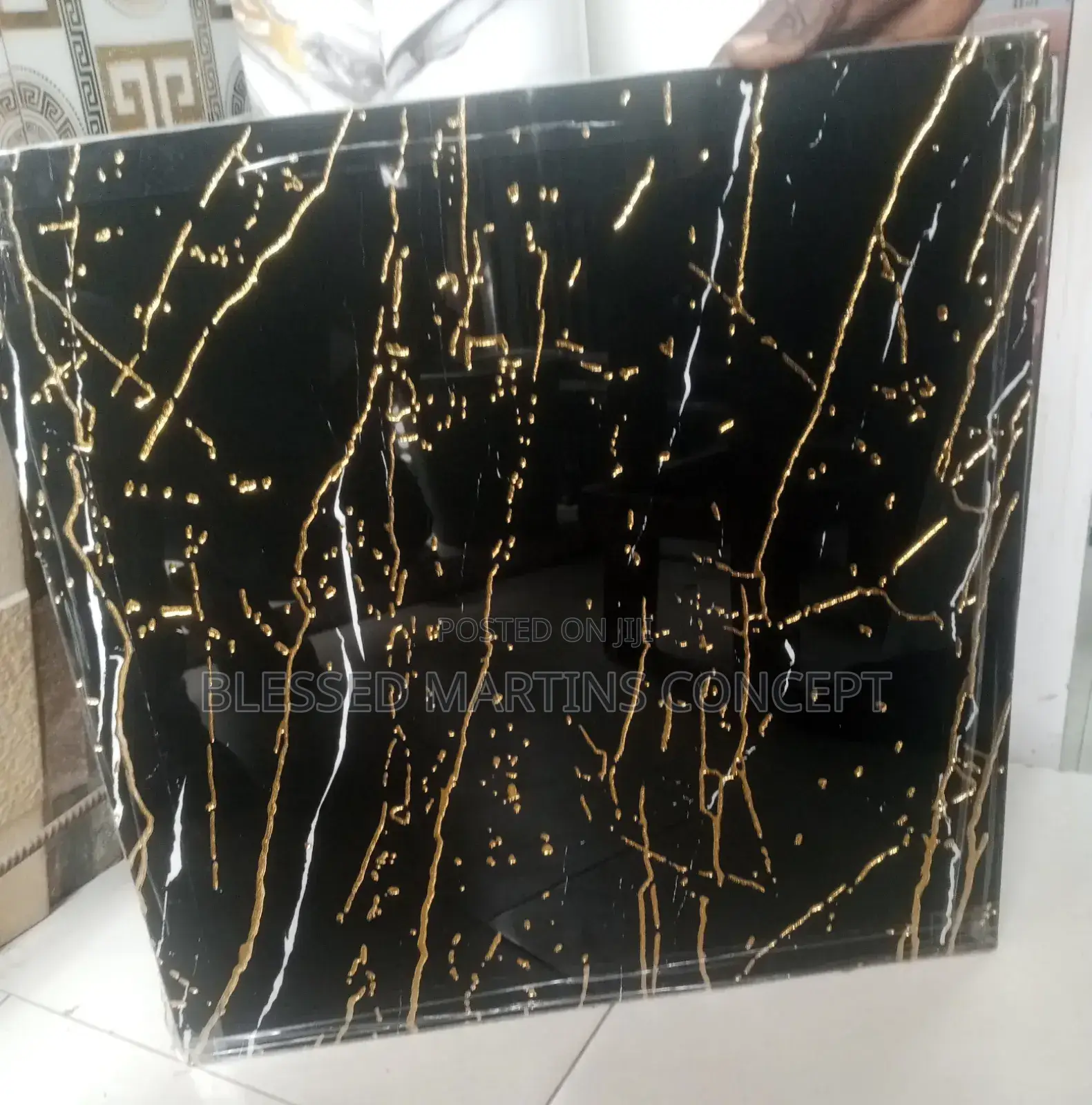 Quality Dip Gold Stripe Engraved Black/White Background Floor Tile