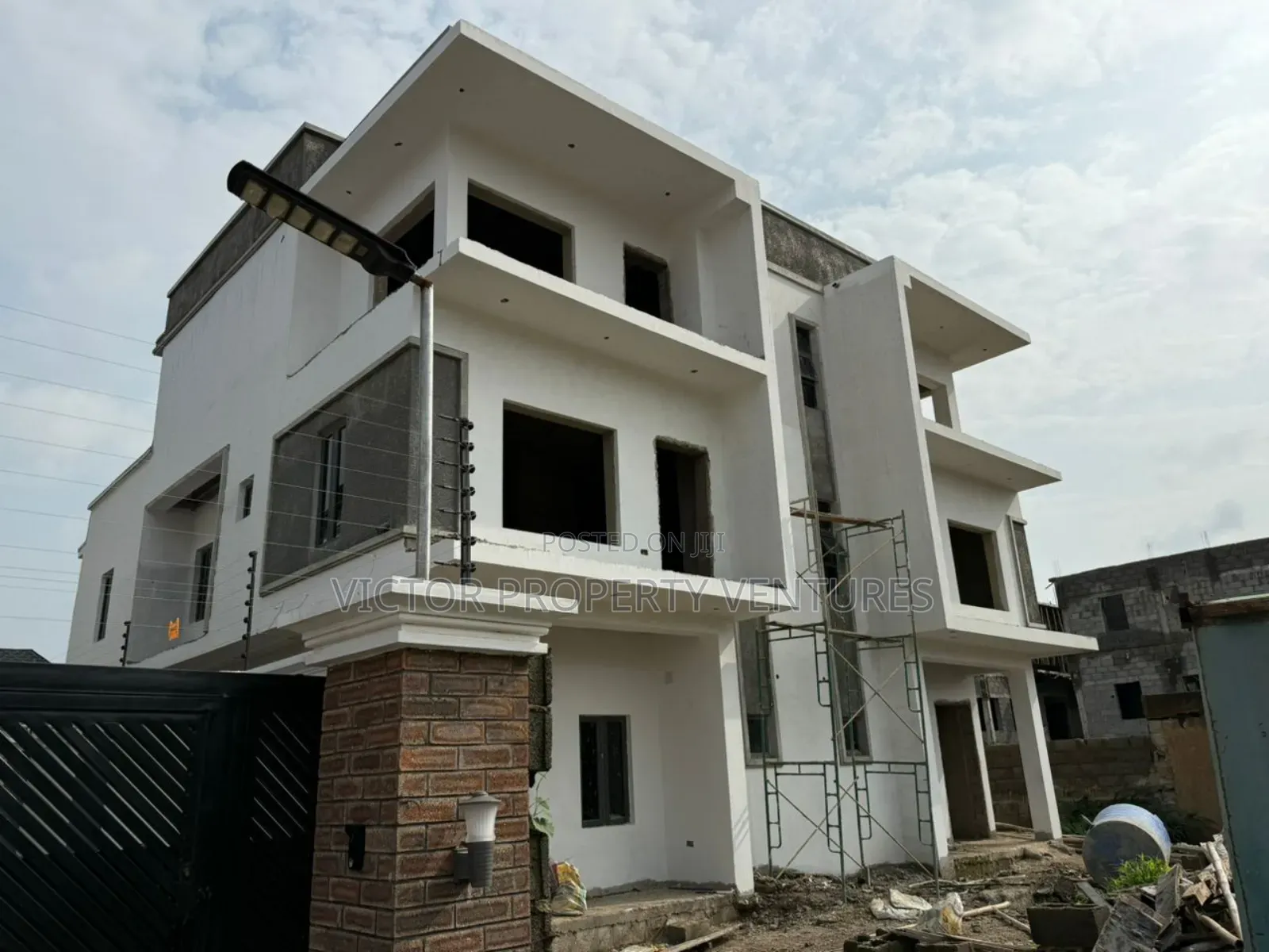4bdrm Duplex in Kubwa for sale