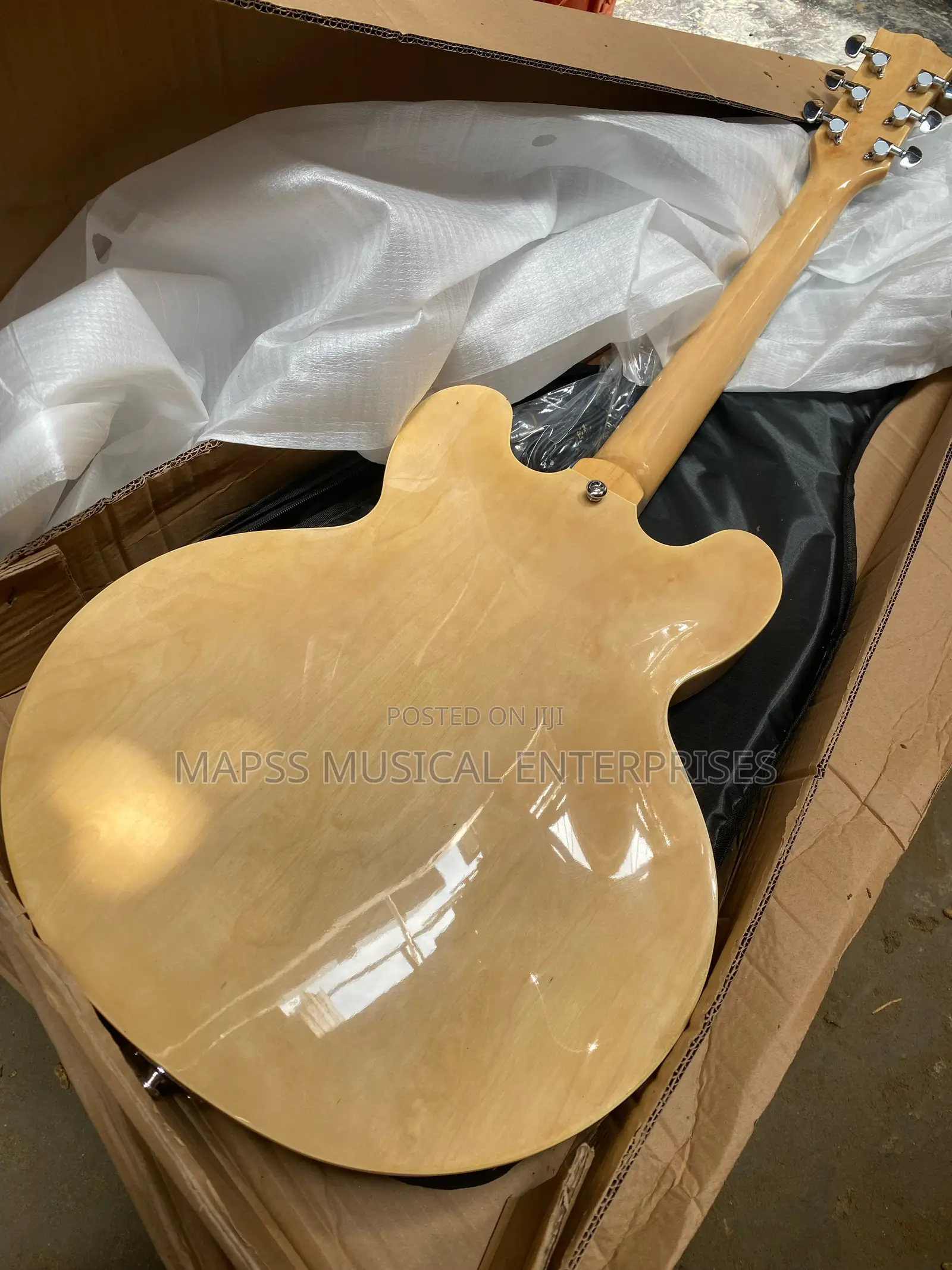 Ultimate Japan Semi-Hollow Body Electric Guitar