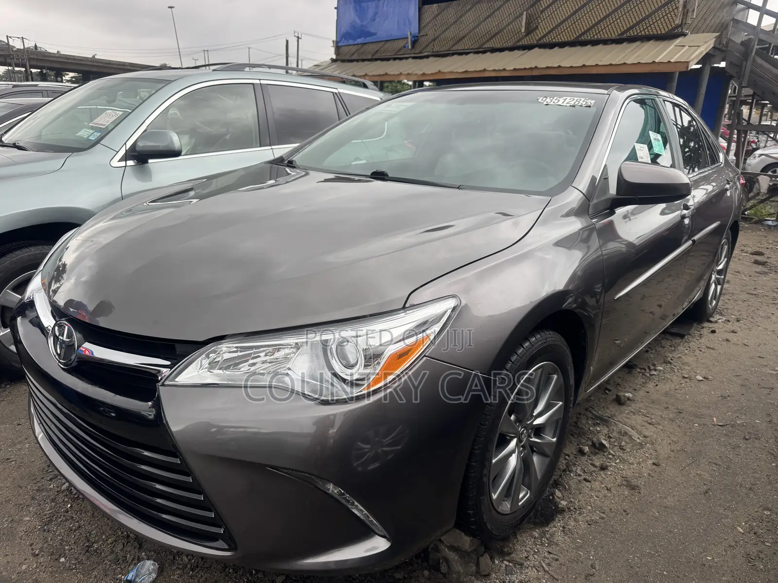 Toyota Camry XLE V6 4dr Sedan (3.6L 6cyl 6A) 2016 Gray