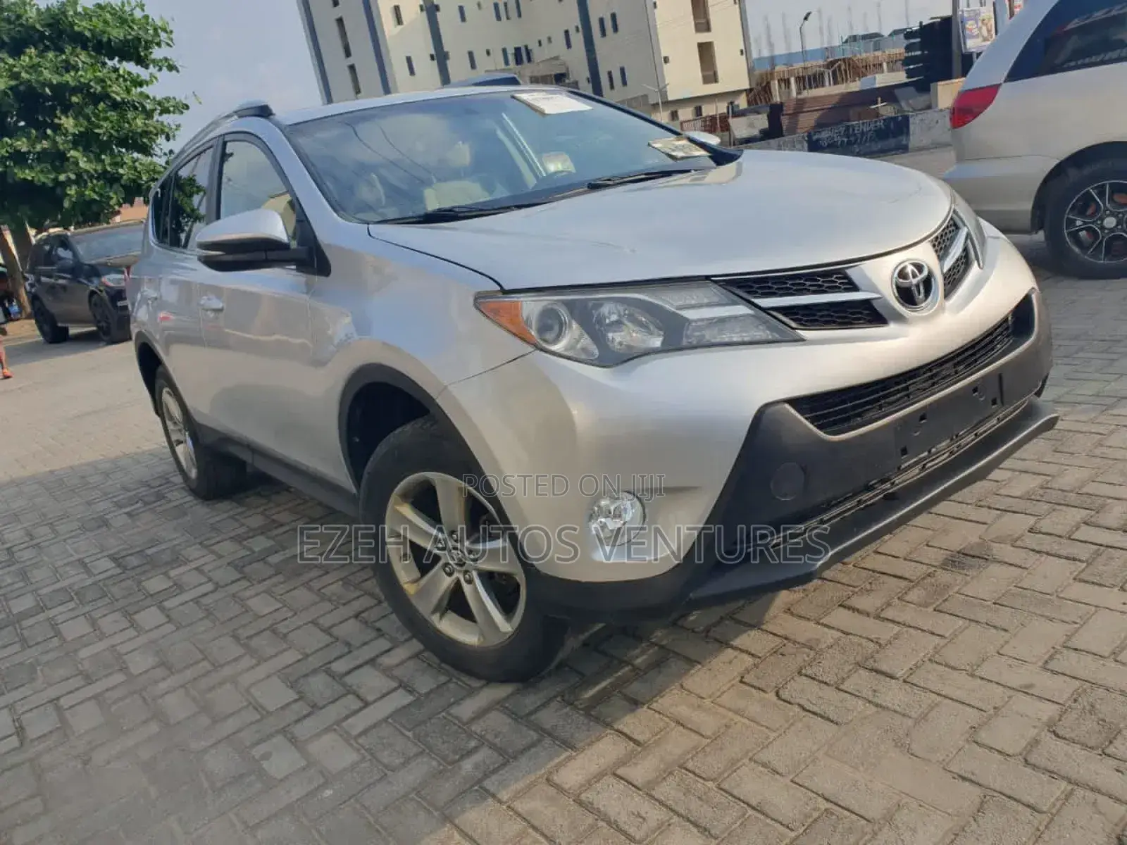 Toyota RAV4 XLE 4dr SUV (2.5L 4cyl 6A) 2015 Silver