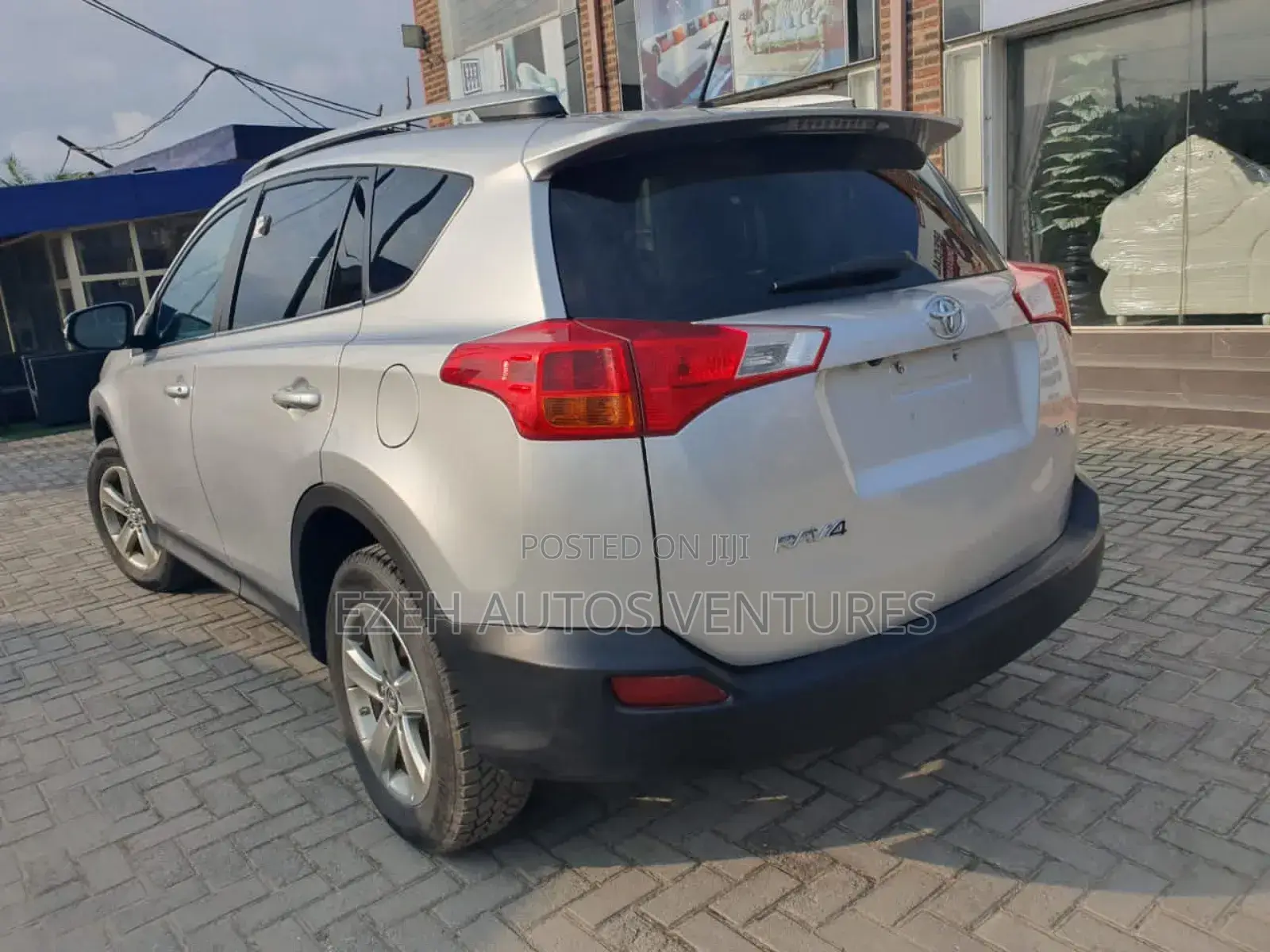 Toyota RAV4 XLE 4dr SUV (2.5L 4cyl 6A) 2015 Silver