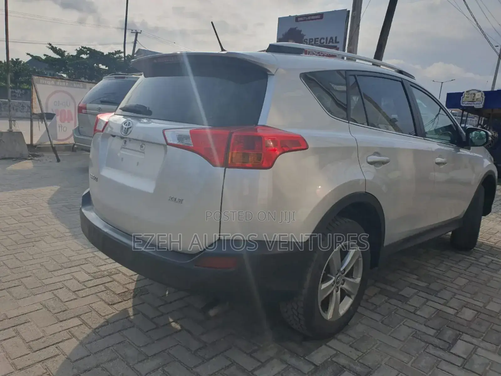 Toyota RAV4 XLE 4dr SUV (2.5L 4cyl 6A) 2015 Silver