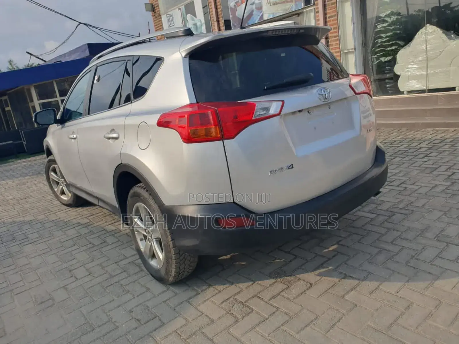 Toyota RAV4 XLE 4dr SUV (2.5L 4cyl 6A) 2015 Silver