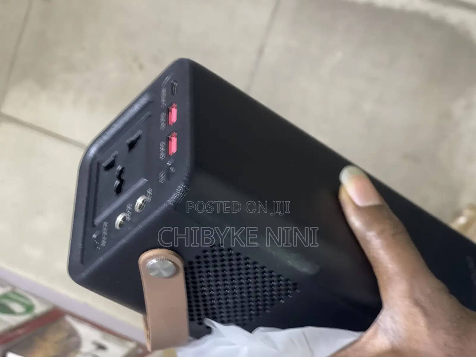 Yoobao En200w Laptop Powerbank 65 Watts