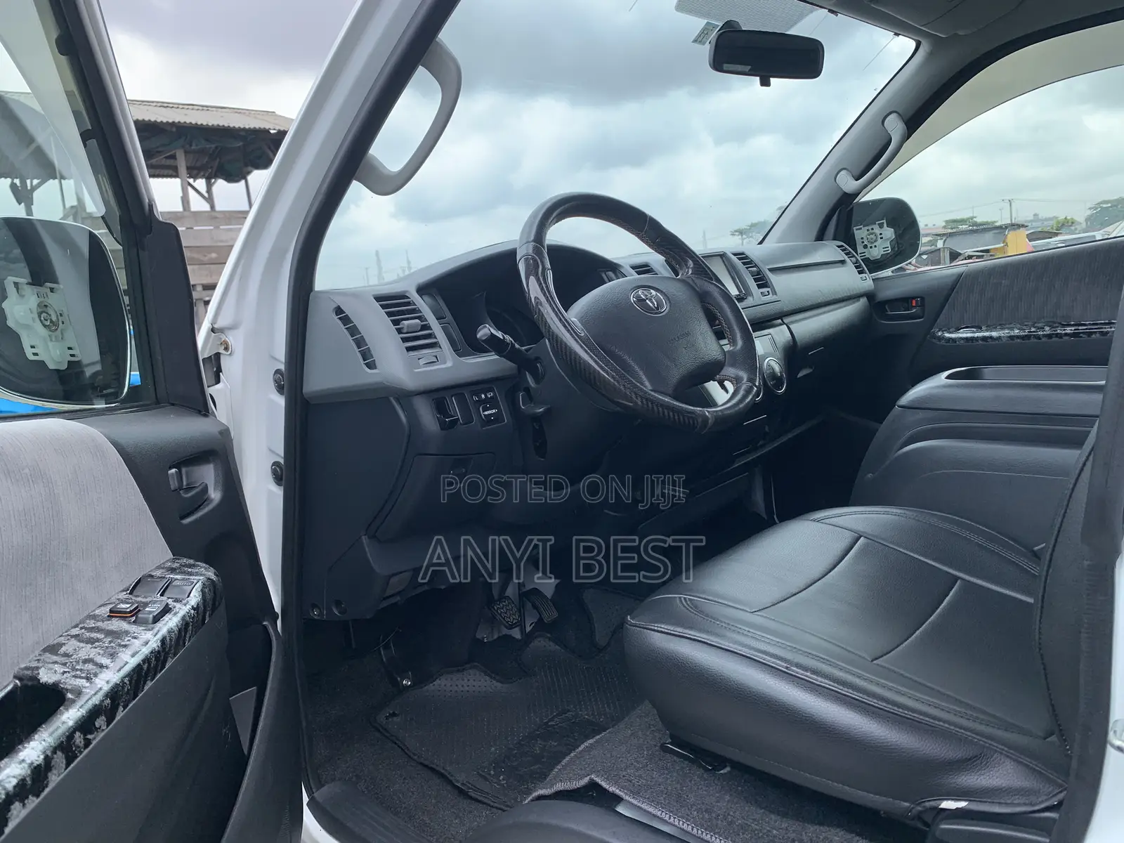 Toyota HiAce 2011 White