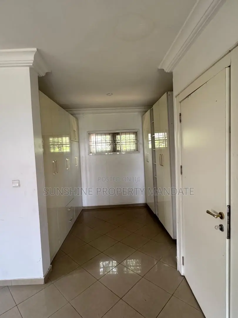 5bdrm Duplex in Brains And Hammers for sale