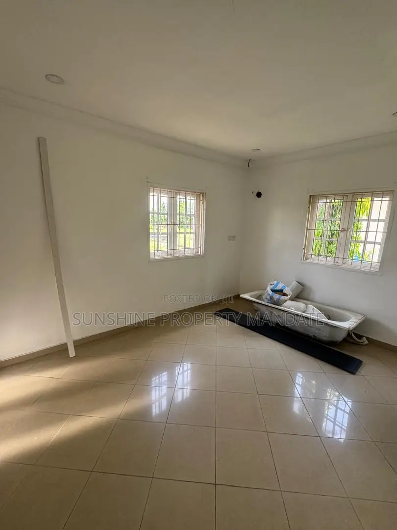 5bdrm Duplex in Brains And Hammers for sale