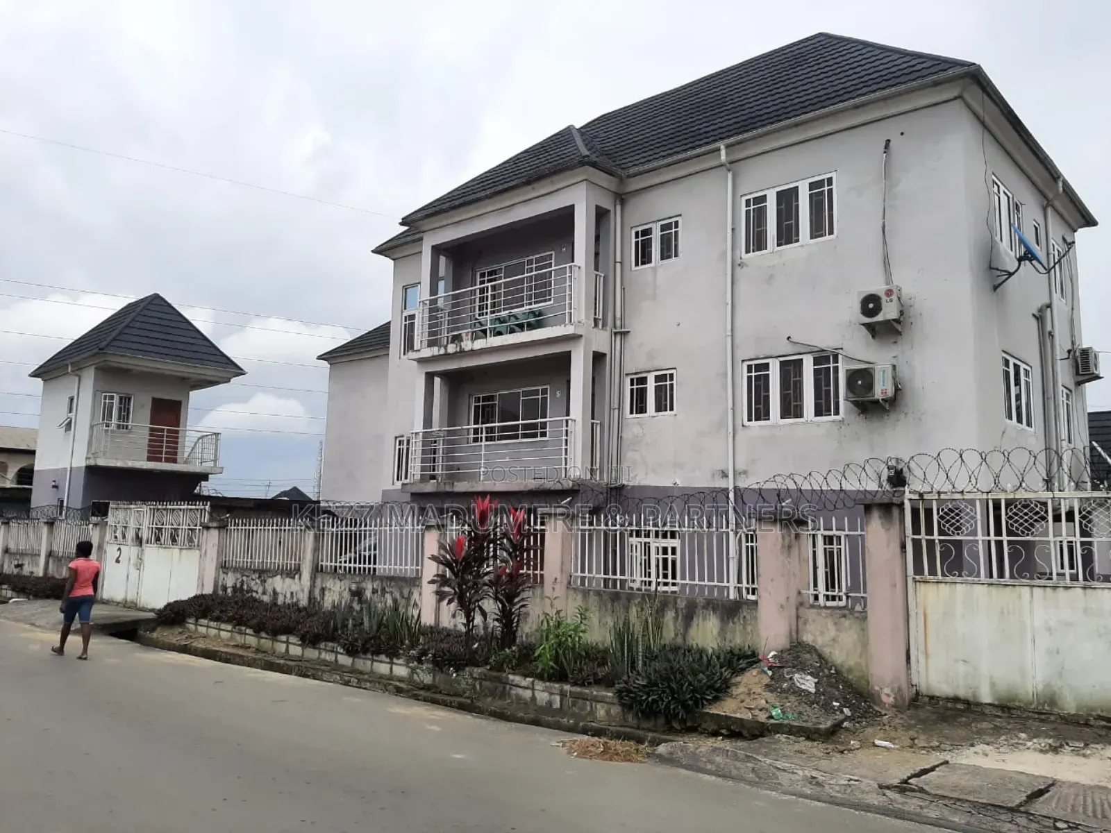 6bdrm Block of Flats in Inside An Estate, Port-Harcourt for sale