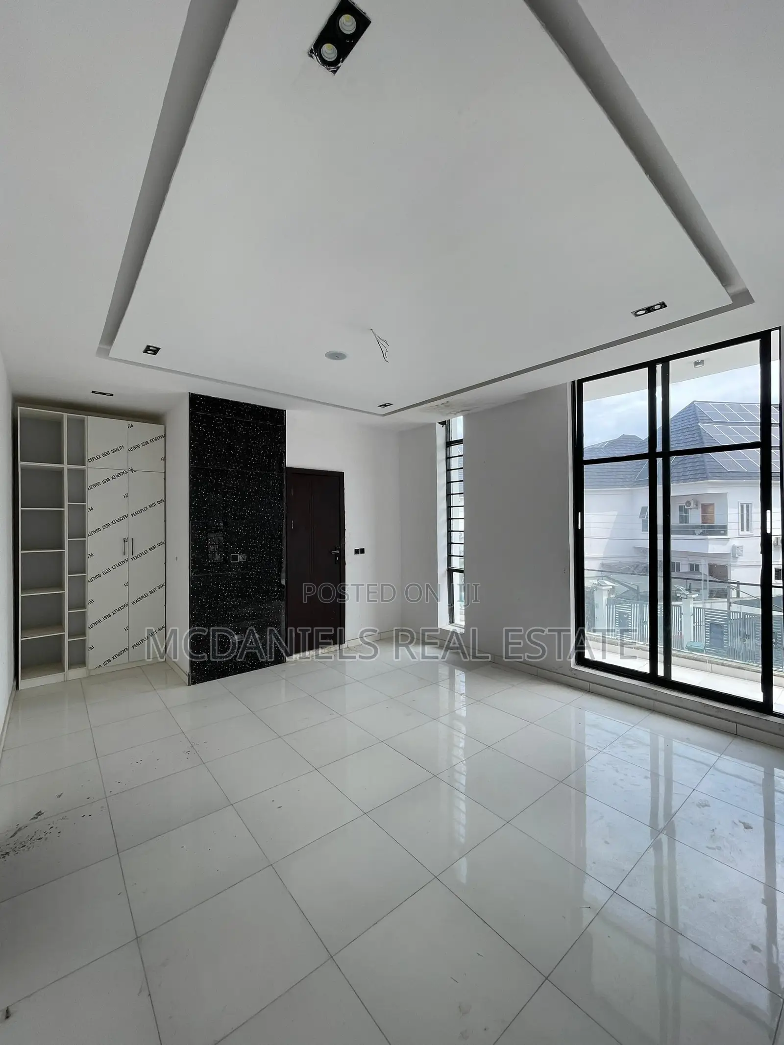 Furnished 5bdrm Duplex in Chevron for sale