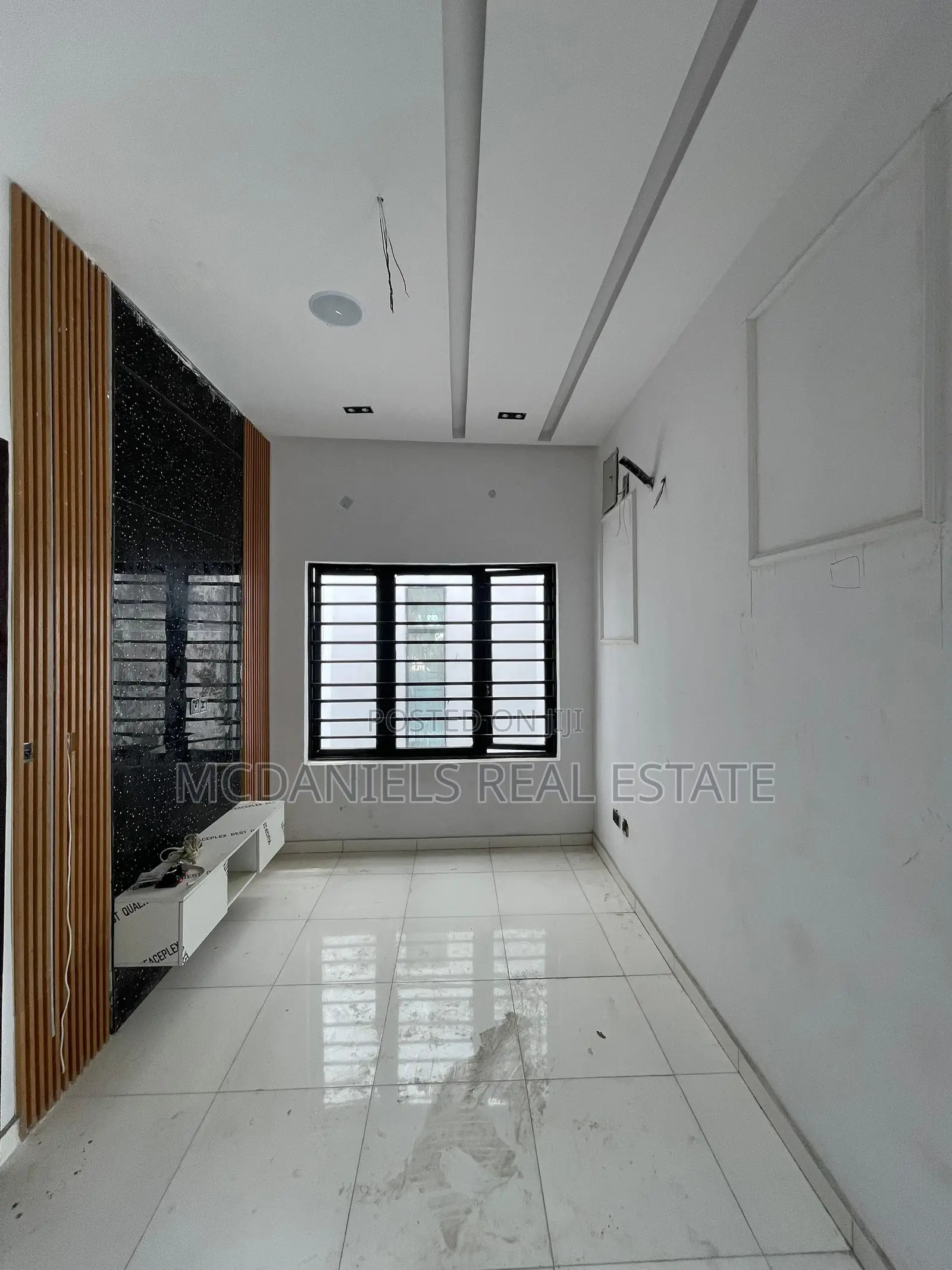 Furnished 5bdrm Duplex in Chevron for sale