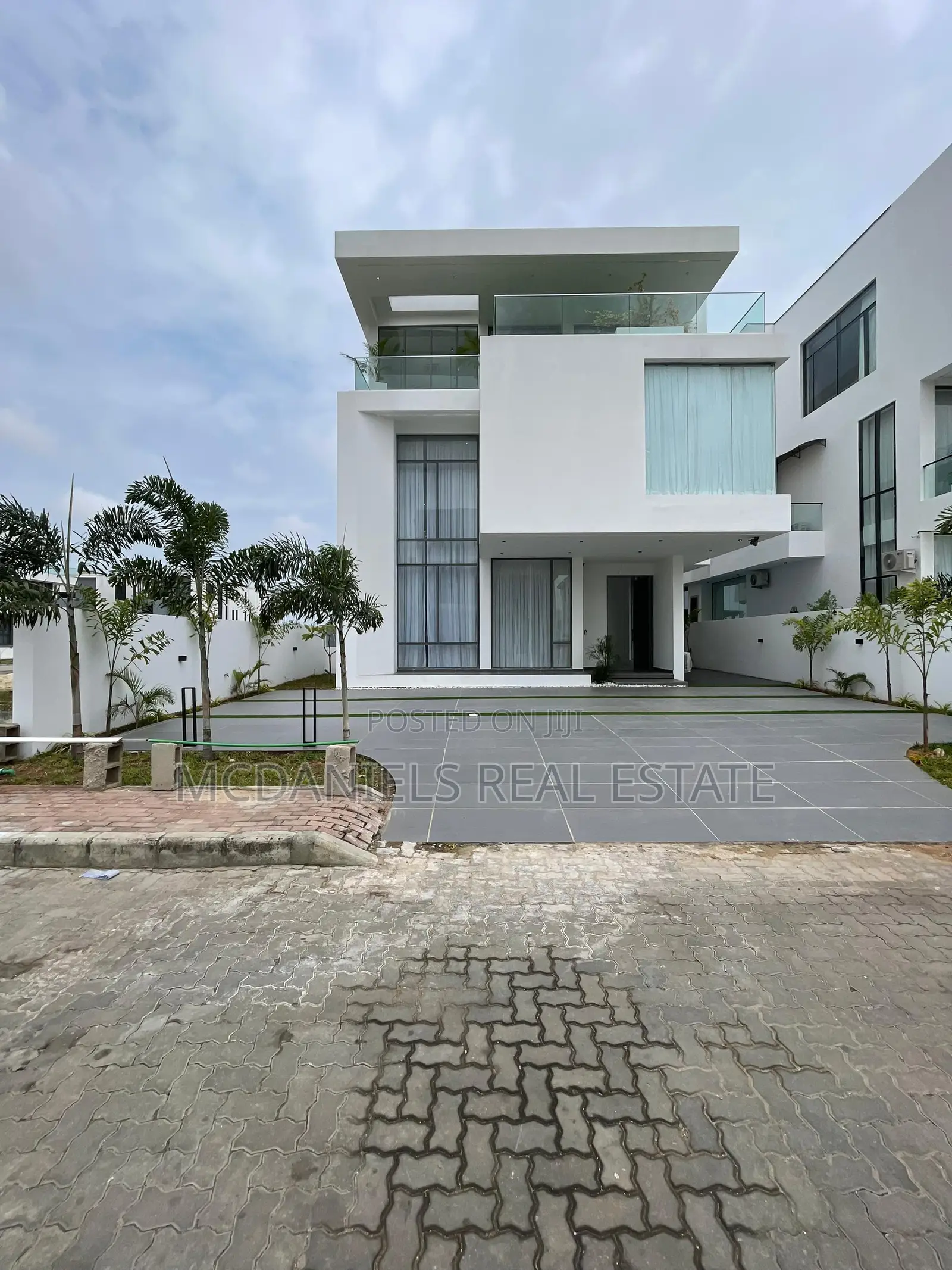 Furnished 5bdrm Duplex in Ikate for sale