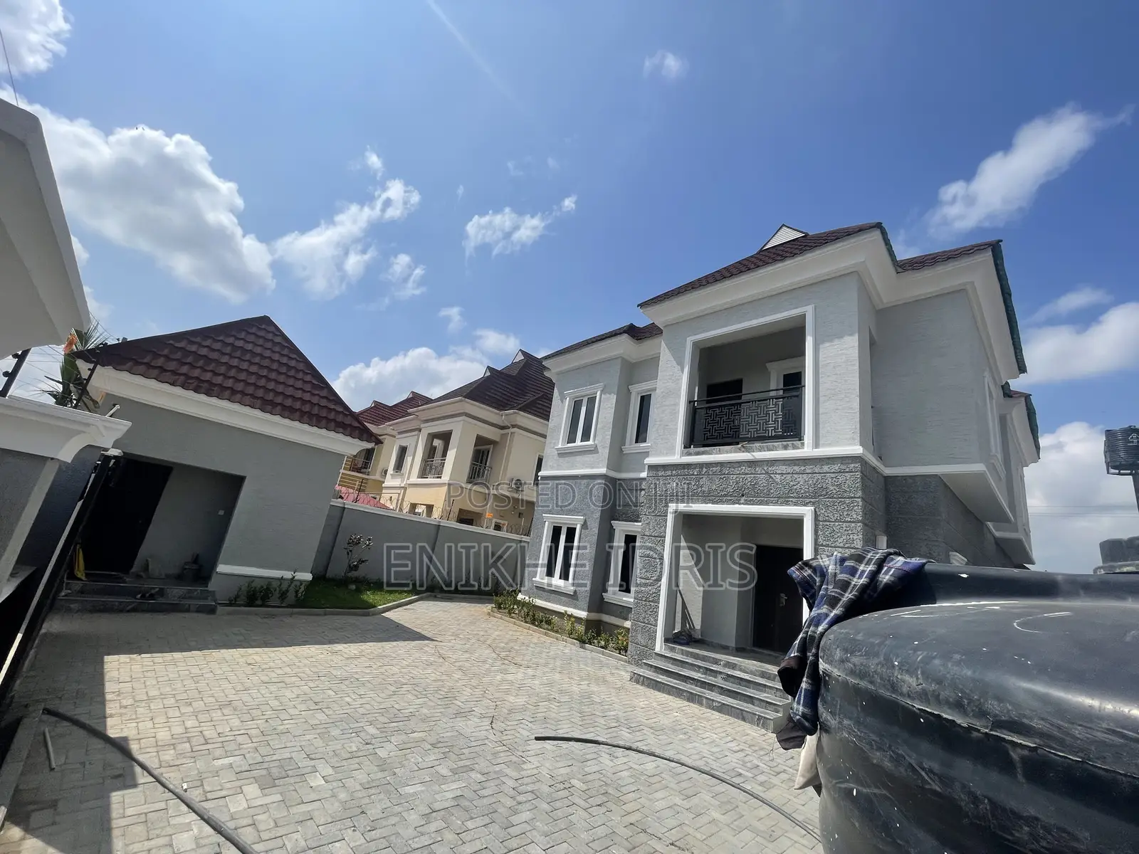 5bdrm Duplex in With 2 Bqs Monarch, Lugbe District for sale