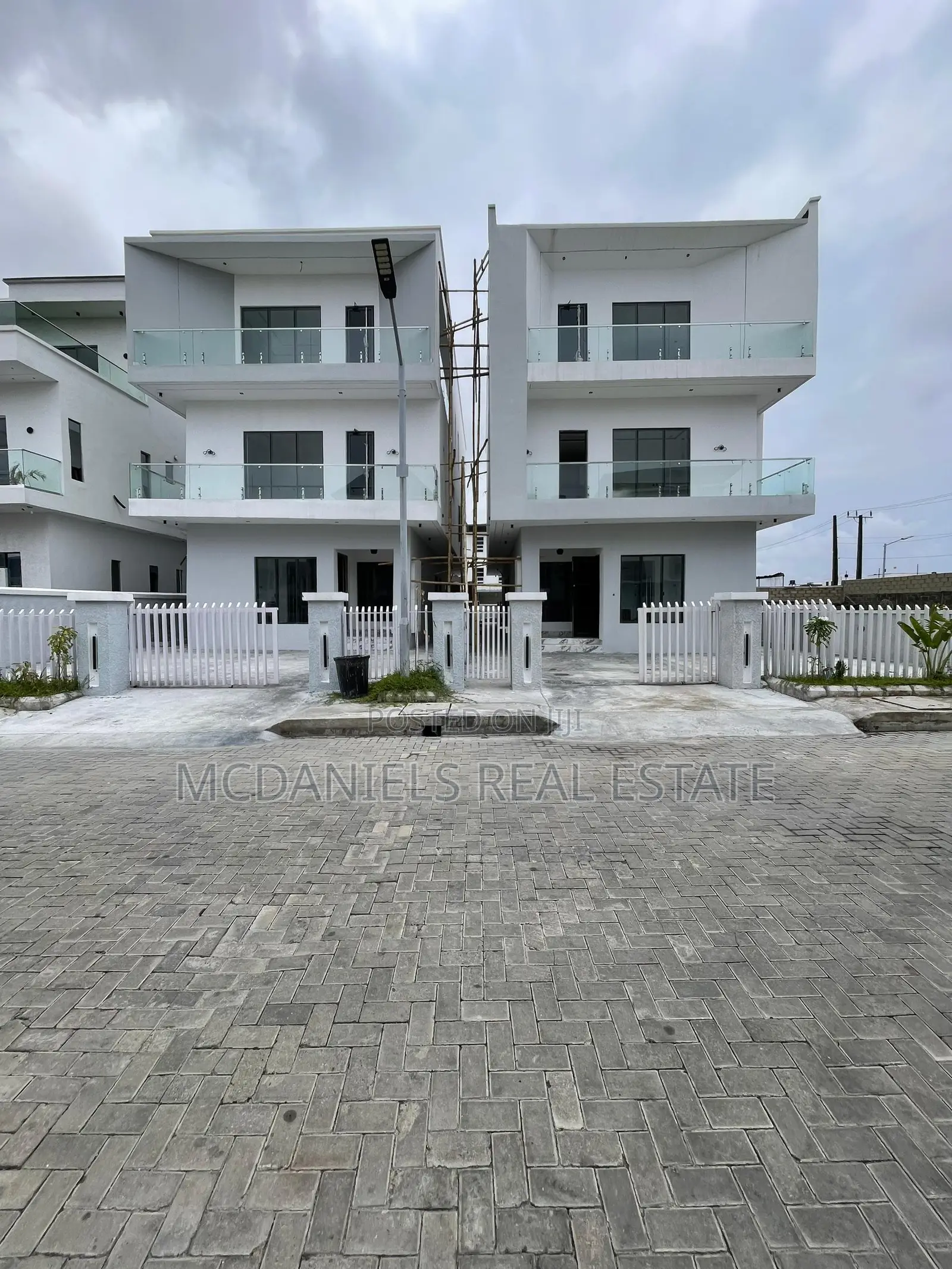 Furnished 5bdrm Duplex in Osapa london for sale
