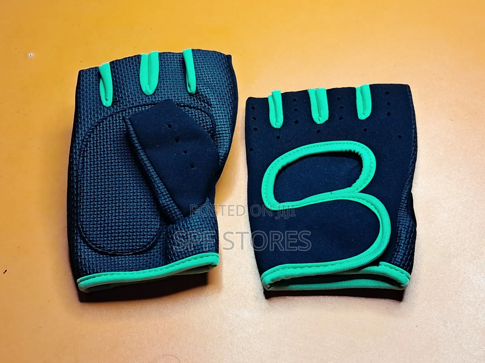 Green Unisex Gym Gloves