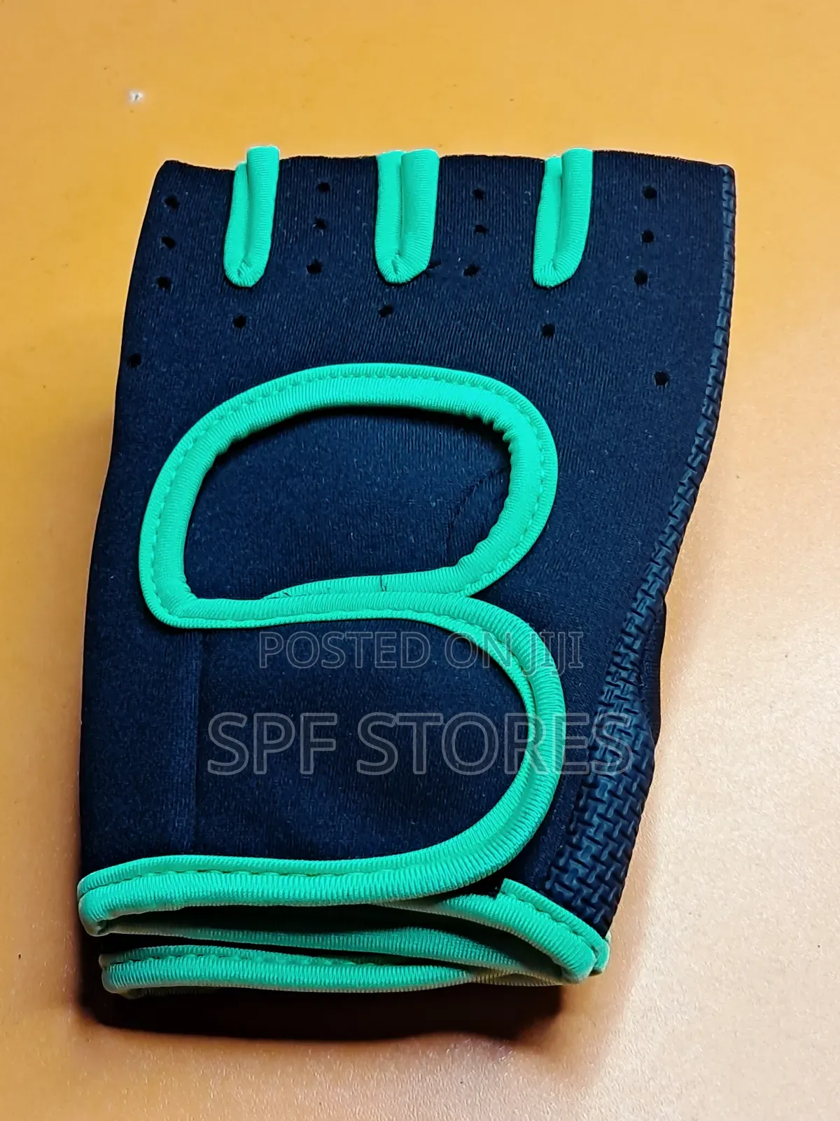 Green Unisex Gym Gloves