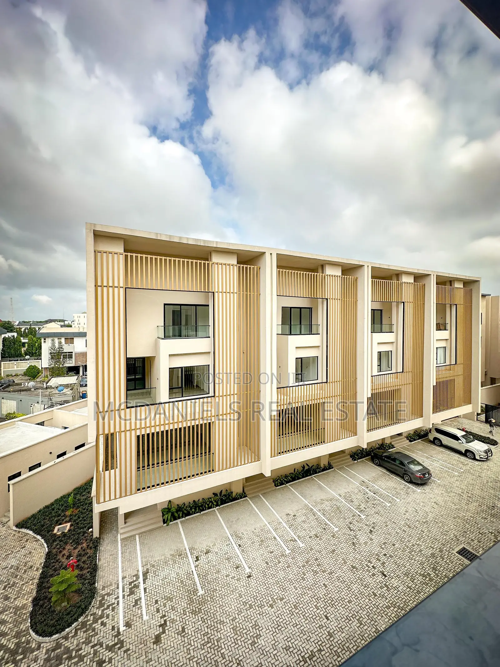 Furnished 5bdrm Duplex in Banana Island for sale