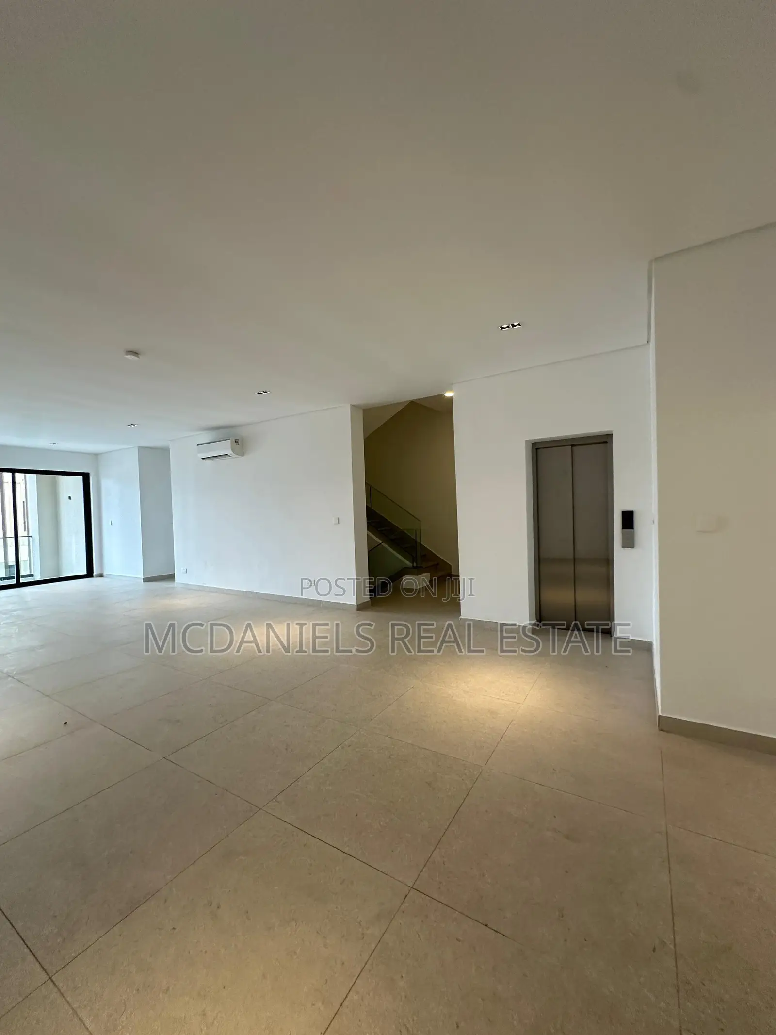 Furnished 5bdrm Duplex in Banana Island for sale