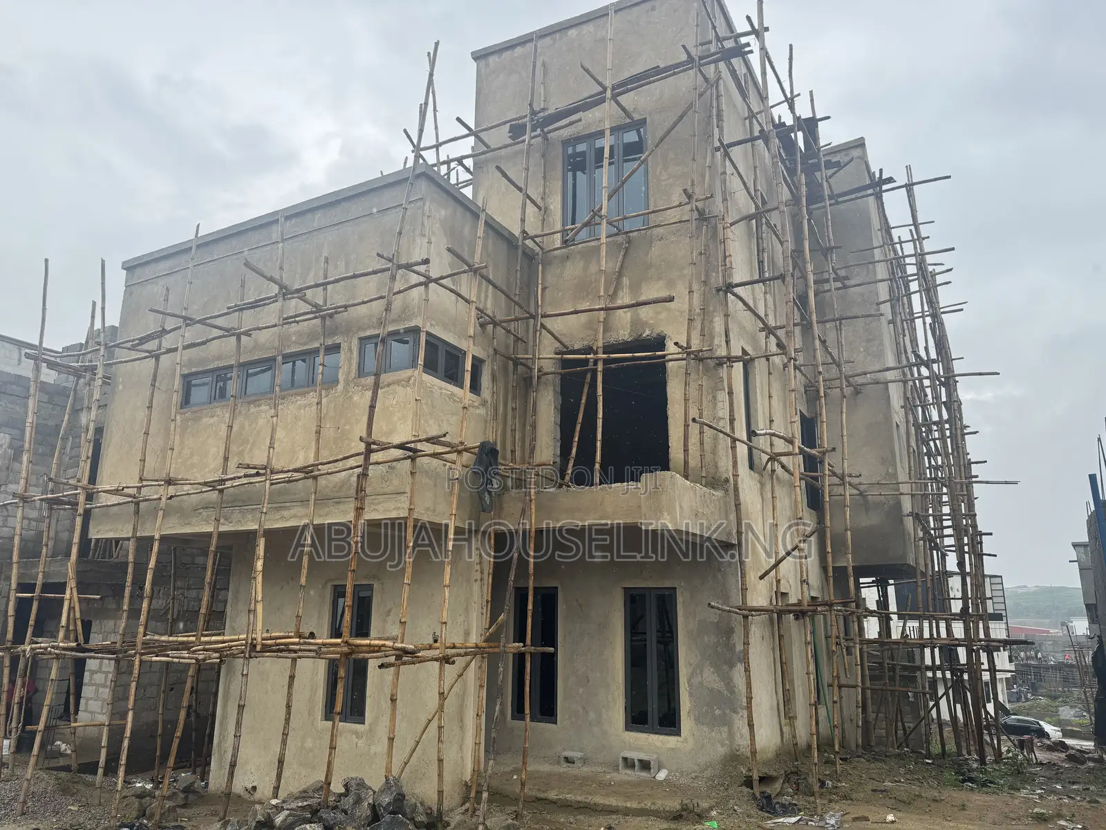 5bdrm Duplex in Guzape Main Abuja for sale