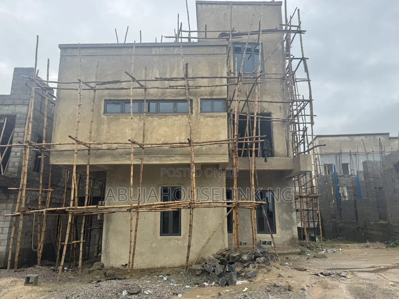5bdrm Duplex in Guzape Main Abuja for sale