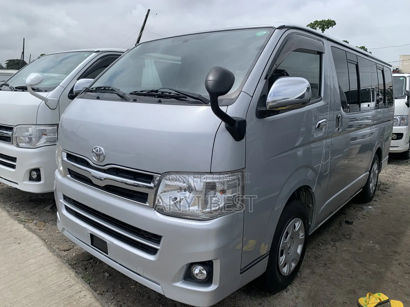 Toyota HiAce 2015 Silver