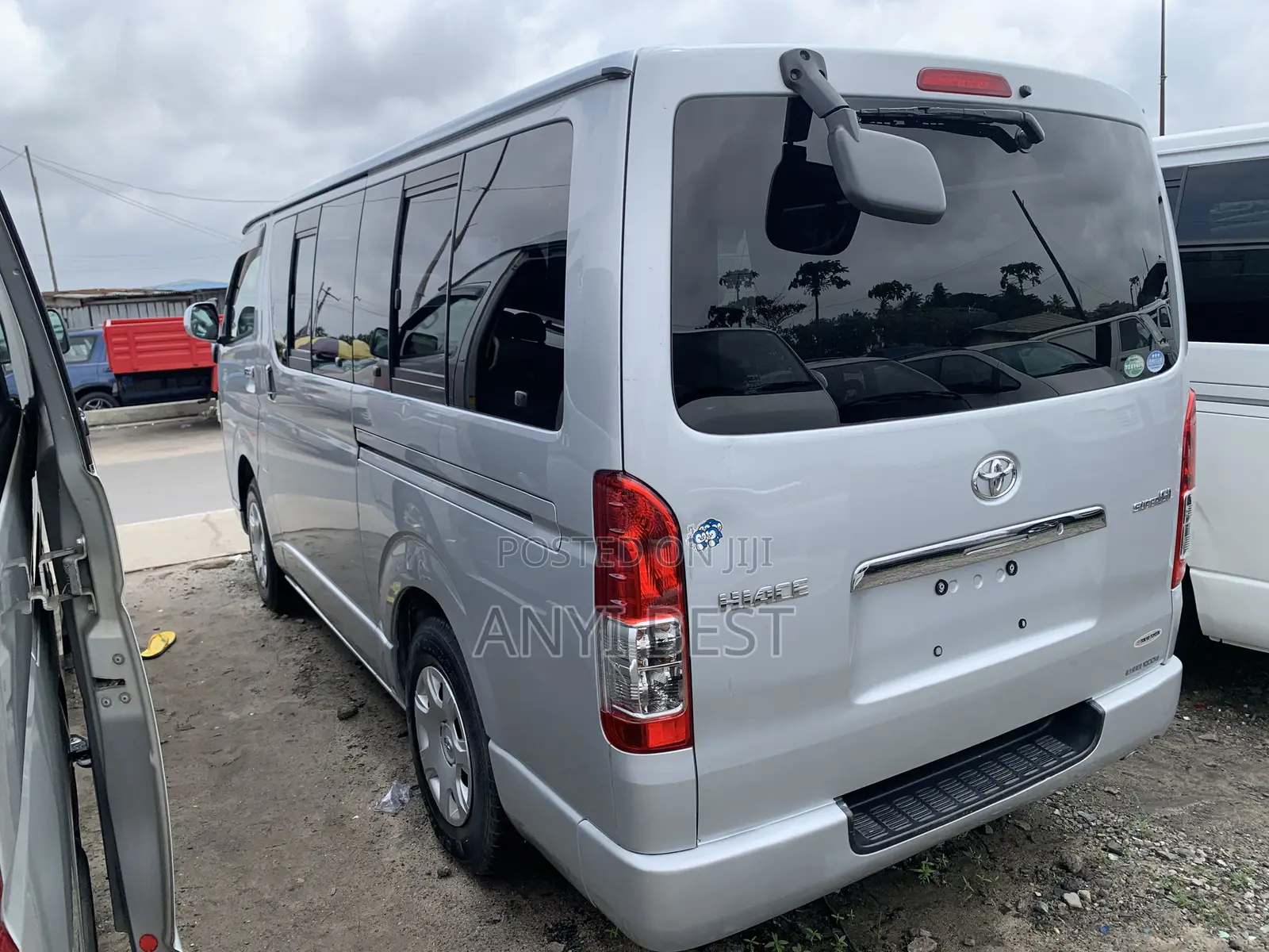 Toyota HiAce 2015 Silver