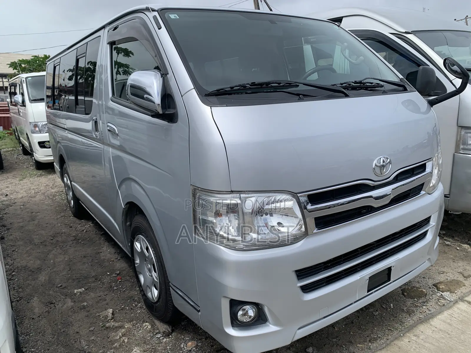 Toyota HiAce 2015 Silver