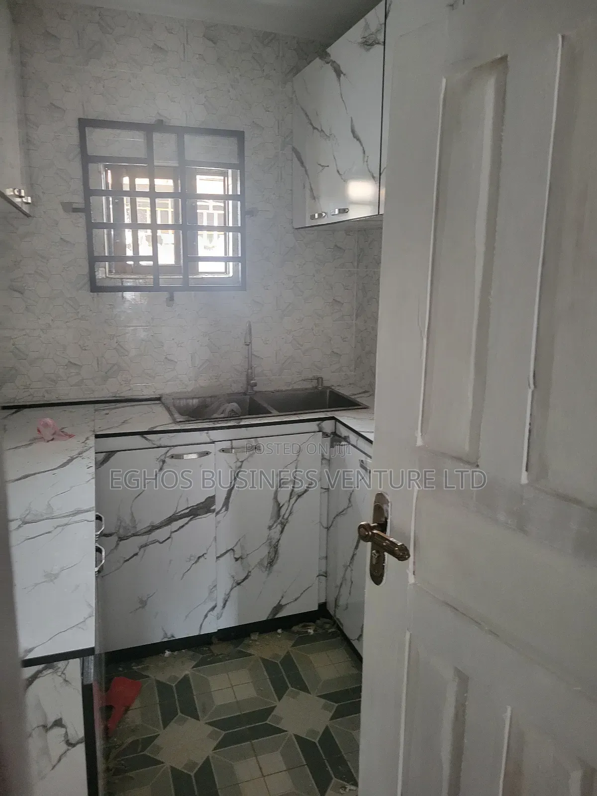 3bdrm Block of Flats in Aerodrome Close Off, Benin City for rent