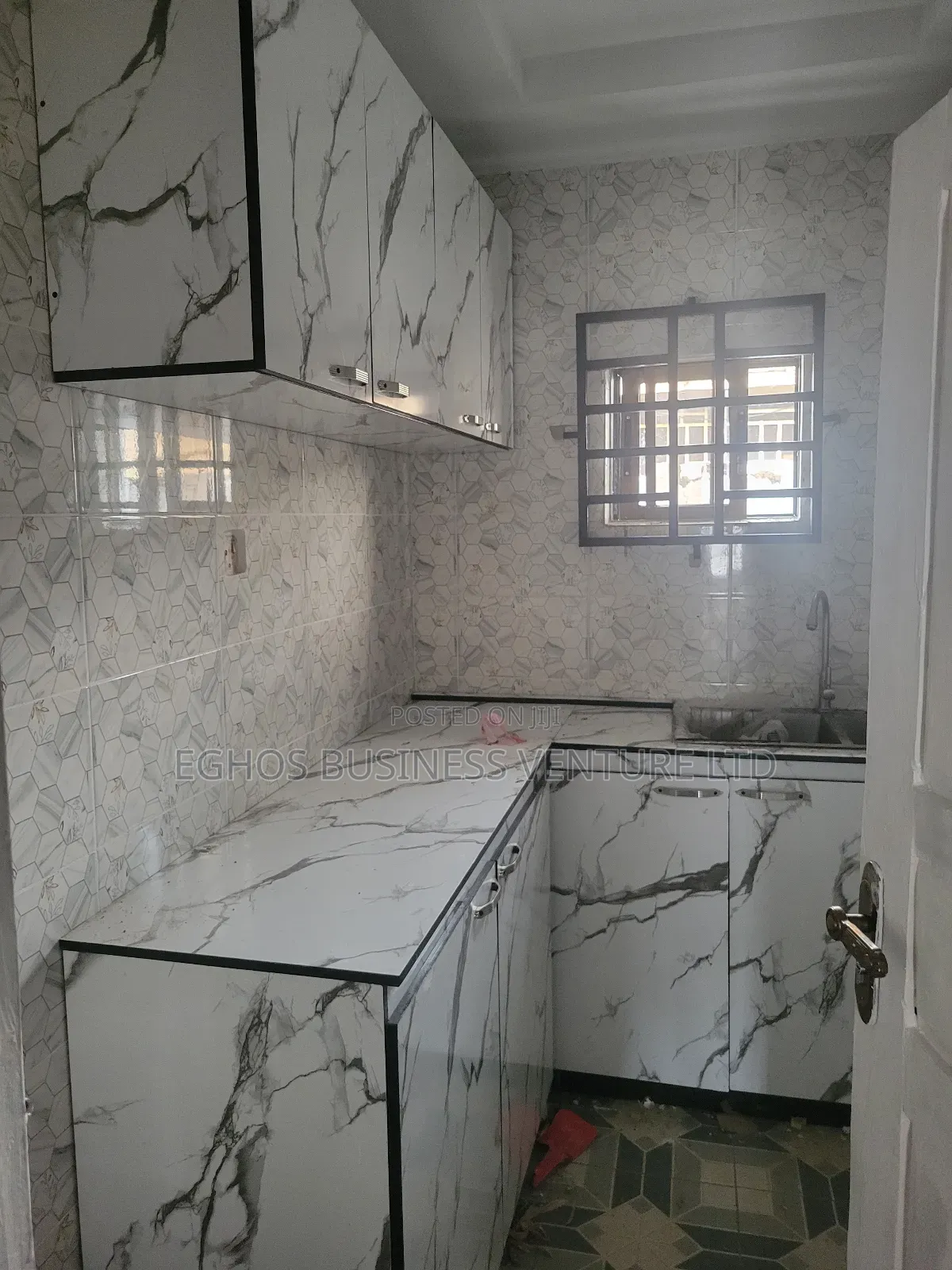 3bdrm Block of Flats in Aerodrome Close Off, Benin City for rent