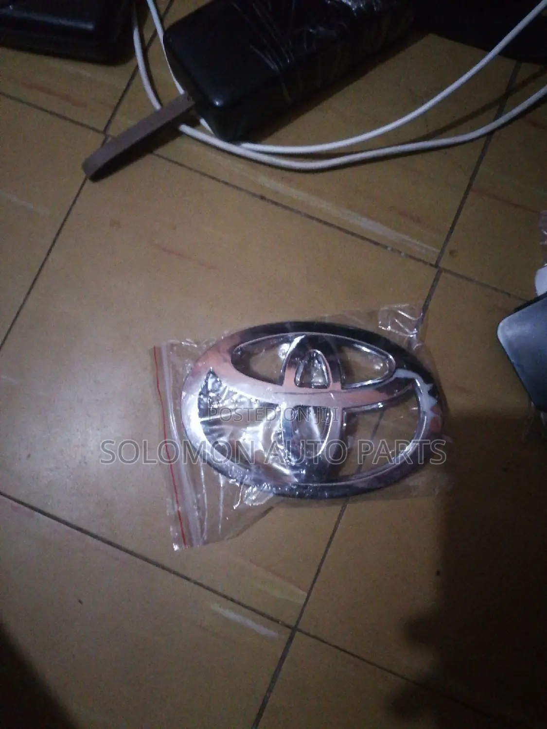 Front Grill Logo Toyota Highlander 2011 2012 2013