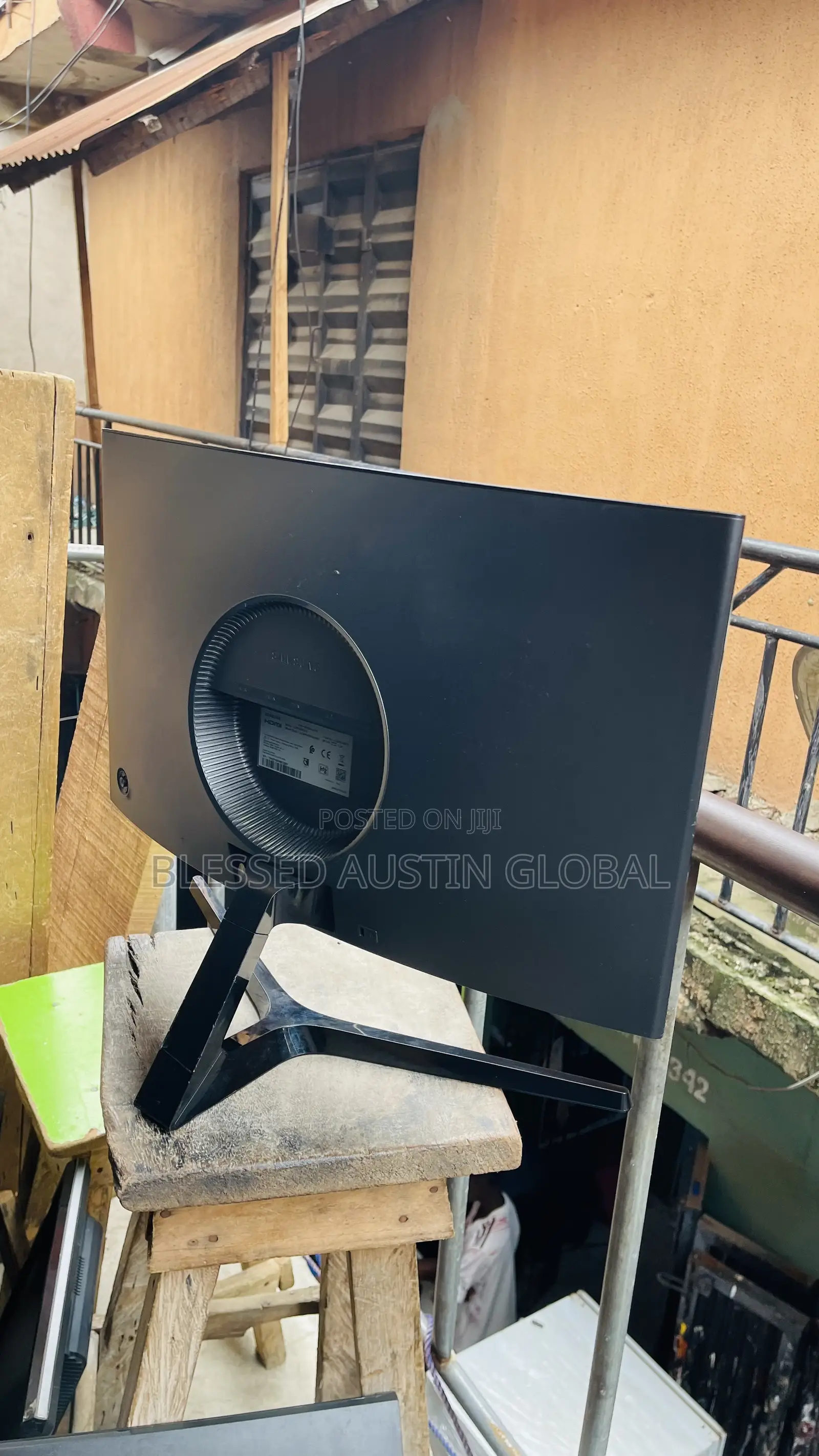 24 Inches Curve 144hz Refresh Gaming Monitor