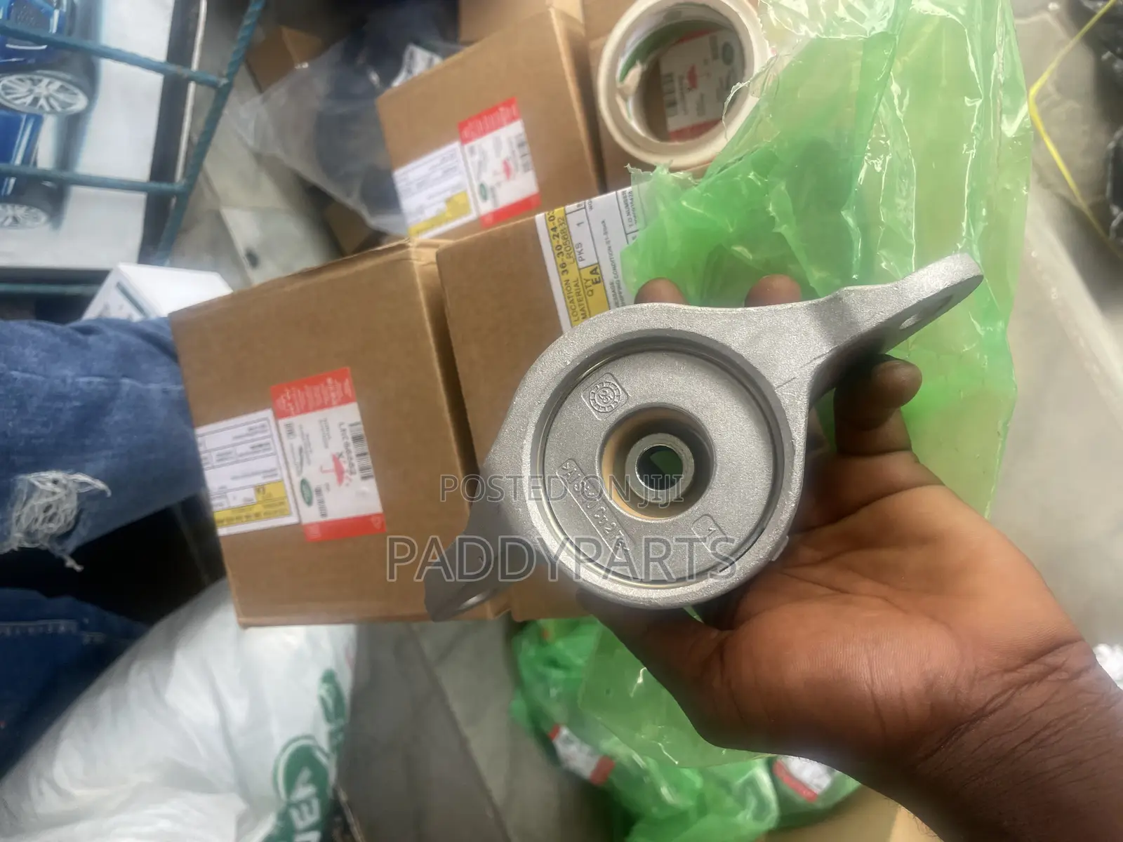 Range Rover Velar Rear Shock Absorber Mount